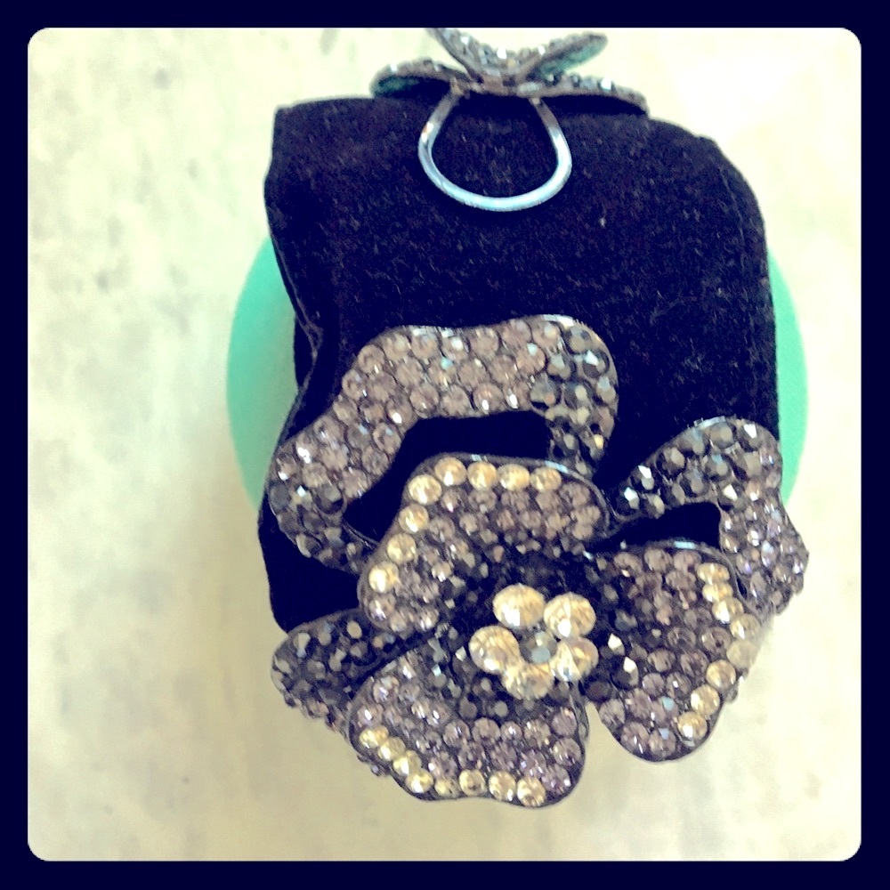 Luxury crystal cuff bracelet. - Picture 9 of 12